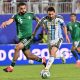 Fotografía del 16 de junio de 2026 en la que se observa a Rayan Ait-Nouri (i), de Argelia, en acción contra Lionel Messi (d), de Argentina, durante el partido de la fase de grupos de la Copa Mundial de la FIFA 2026 entre Argelia y Argentina, en Kansas City, Missouri (EE.UU.). EFE/AMY KONTRAS