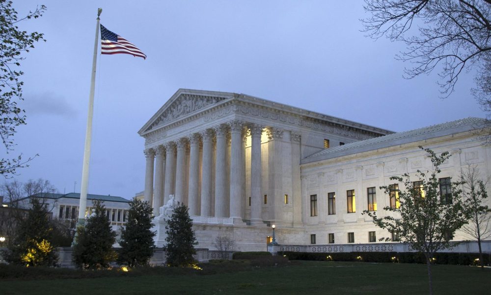 Fotografía de archivo de una vista general de la sede del Tribunal Supremo estadounidense, en Washington DC (EE.UU.). EFE/Michael Reynolds