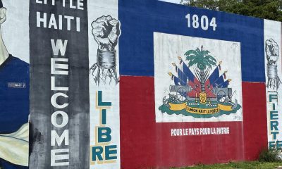 Fotografía del martes 9 de junio de un mural con la bandera haitiana pintado en el barrio de Little Haiti en Miami, Florida (EE.UU.). EFE/Hugo Barcia