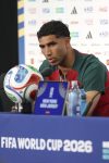 Achraf Hakimi, de Marruecos, participa en una rueda de prensa en la ciudad de East Rutherford en New Jersey (EE.UU.). Marruecos enfrentará a Brasil como parte del grupo C del Mundial de la FIFA 2026. EFE/ Sebastiao Moreira