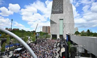 Cientos de personas fueron captadas este 18 de junio durante la inauguración del Centro Presidencial Obama, en Chicago (Illinois, EE.UU.). EFE/Víctor Hilitski