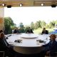 - (I-D) Canciller de Alemania Friedrich Merz, Primer Ministro de Gran Bretaña Keir Starmer, Presidente de EE. UU. Donald Trump, Presidente de Francia Emmanuel Macron, Primer Ministro de Canadá Mark Carney, Primera Ministra de Italia Giorgia Meloni, Primera Ministra de Japón Sanae Takaichi, y Presidente del Consejo Europeo Antonio Costa (Frente I) y Presidenta de la Comisión Europea Ursula Von Der Leyen (Frente I) asisten a una cena de trabajo en el Hotel Royal durante la cumbre del G7 en Evian-les-Bains, Francia, 15 de junio de 2026. La 52ª Cumbre del G7 tiene lugar en Evian-les-Bains del 15 al 17 de junio de 2026. (Francia, Alemania, Italia, Japón, Reino Unido) EFE/EPA/YOAN VALAT