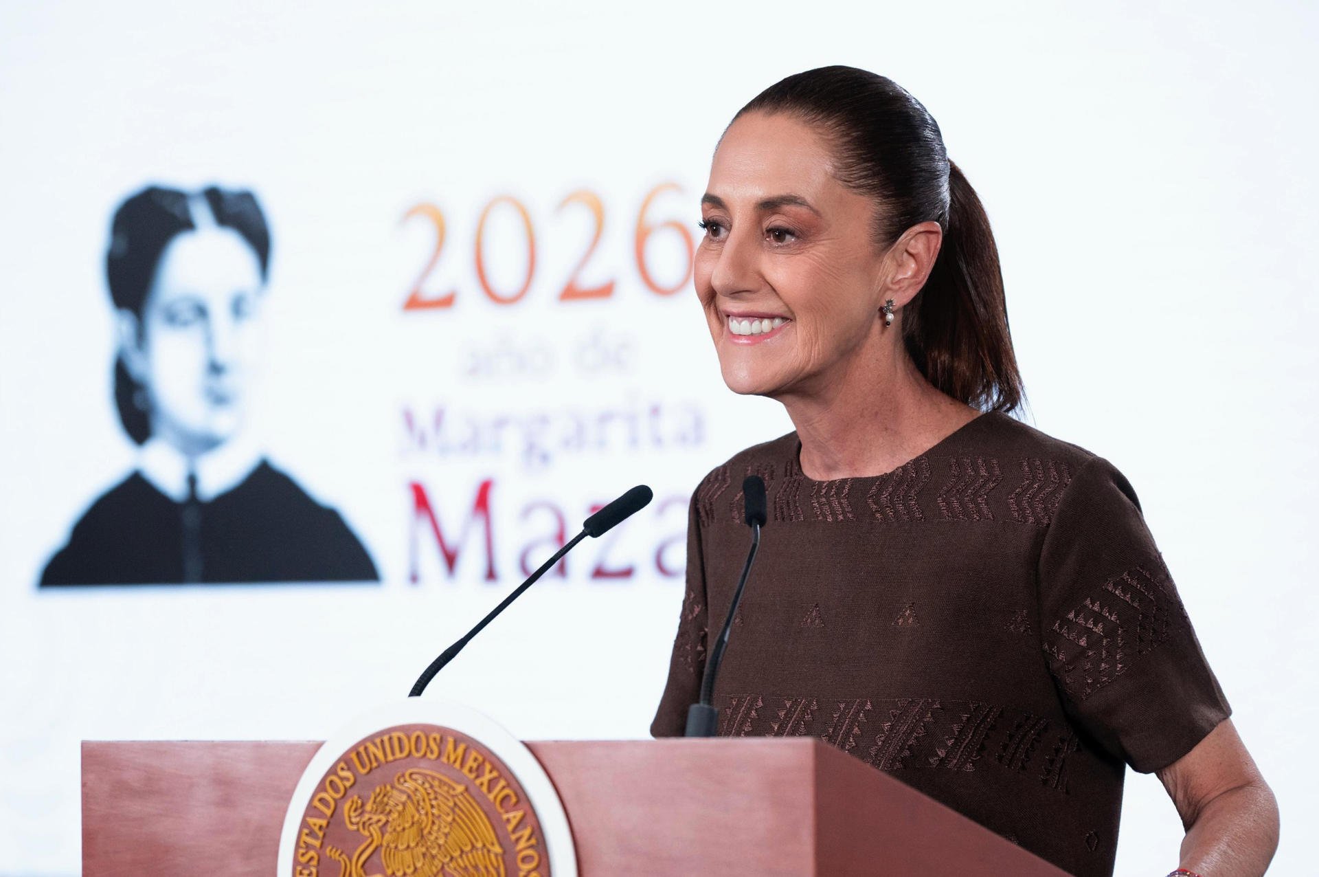 Fotografía cedida por la Presidencia de México que muestra a su mandataria Claudia Sheinbaum, hablando durante una rueda de prensa este miércoles, en el Palacio Nacional en Ciudad de México (México). EFE/ Presidencia de México /SOLO USO EDITORIAL/ NO VENTAS/ SOLO DISPONIBLE PARA ILUSTRAR LA NOTICIA QUE ACOMPAÑA (CRÉDITO OBLIGATORIO)