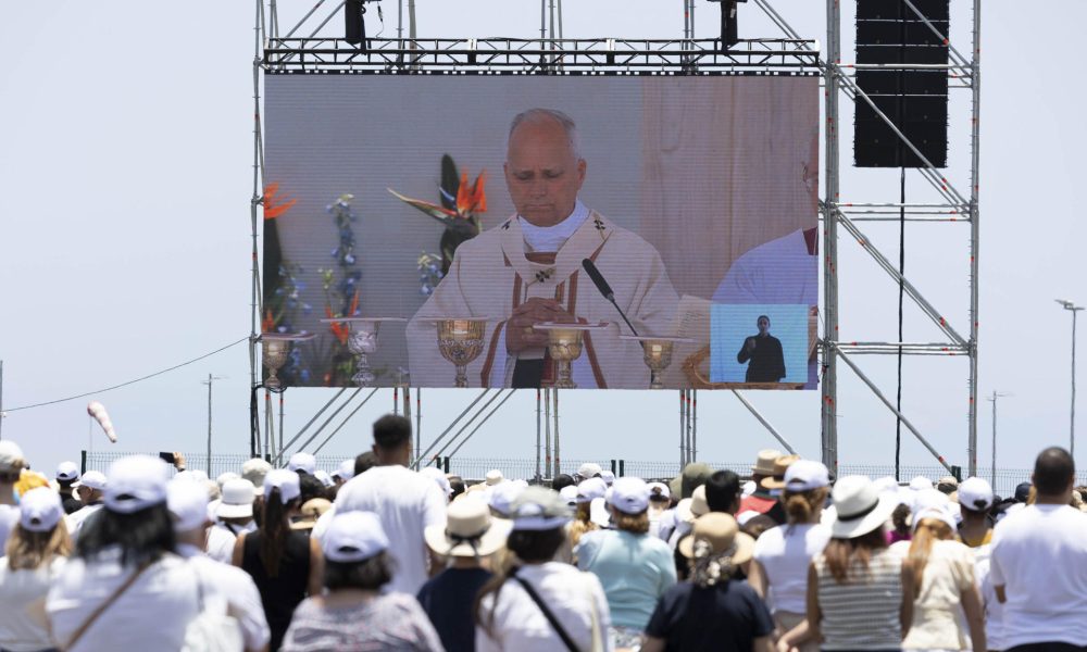 SANTA CRUZ DE TENERIFE,.- Imagen del papa León XIV la semana pasada en la misa que ofició en el puerto de Santa Cruz de Tenerife en su último día de viaje a España.EFE/Miguel Barreto
