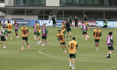 Jugadores de México entrenan este miércoles, en el Centro de Alto Rendimiento de la Federación Mexicana de Fútbol en Ciudad de México (México). EFE/ José Méndez