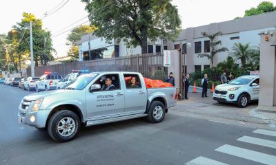 Fotografía cedida por el Tribunal Supremo de Justicia Electoral (TSJE) de Paraguay que muestra vehículos oficiales transportando material electoral para ser distribuido por todo el país este miércoles, en Asunción (Paraguay). EFE/ Tribunal Supremo De Justicia Electoral De Paraguay