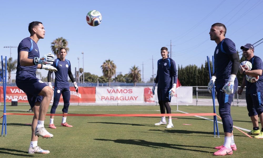 Fotografía difundida por la Asociación Paraguaya de Fútbol (APF) de un entrenamiento de la selección este domingo, con miras al segundo partido en el Mundial, el 19 de junio contra Turquía en Los Ángeles. EFE/ APF /SOLO USO EDITORIAL/ SOLO DISPONIBLE PARA ILUSTRAR LA NOTICIA QUE ACOMPAÑA (CRÉDITO OBLIGATORIO)