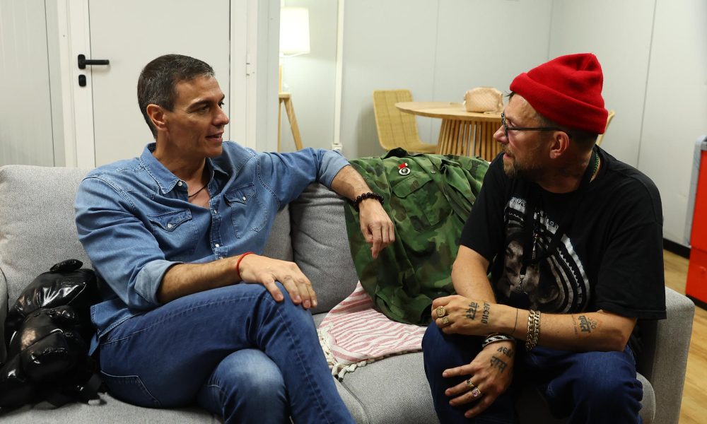 Imagen del presidente del Gobierno, Pedro Sánchez, que el sábado por la noche asistió a la última jornada del Primavera Sound, en el que pudo ver a grupos como Gorillaz, My Bloody Valentine, The XX o el concierto sorpresa de Olivia Rodrigo. EFE/Pool Moncloa/ Fernando Calvo **SOLO USO EDITORIAL/SOLO DISPONIBLE PARA ILUSTRAR LA NOTICIA QUE ACOMPAÑA (CRÉDITO OBLIGATORIO)***