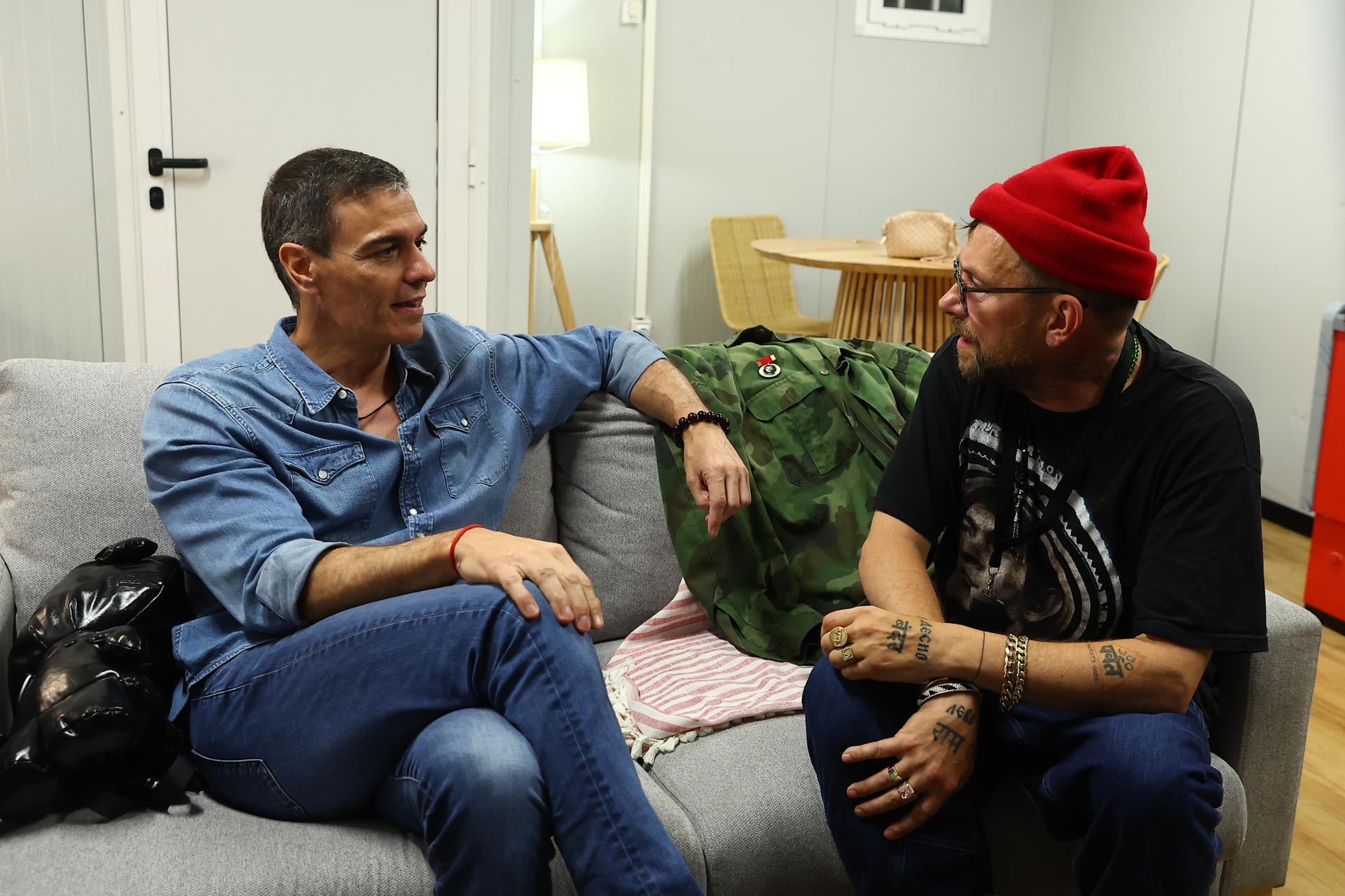 Imagen del presidente del Gobierno, Pedro Sánchez, que el sábado por la noche asistió a la última jornada del Primavera Sound, en el que pudo ver a grupos como Gorillaz, My Bloody Valentine, The XX o el concierto sorpresa de Olivia Rodrigo. EFE/Pool Moncloa/ Fernando Calvo **SOLO USO EDITORIAL/SOLO DISPONIBLE PARA ILUSTRAR LA NOTICIA QUE ACOMPAÑA (CRÉDITO OBLIGATORIO)***