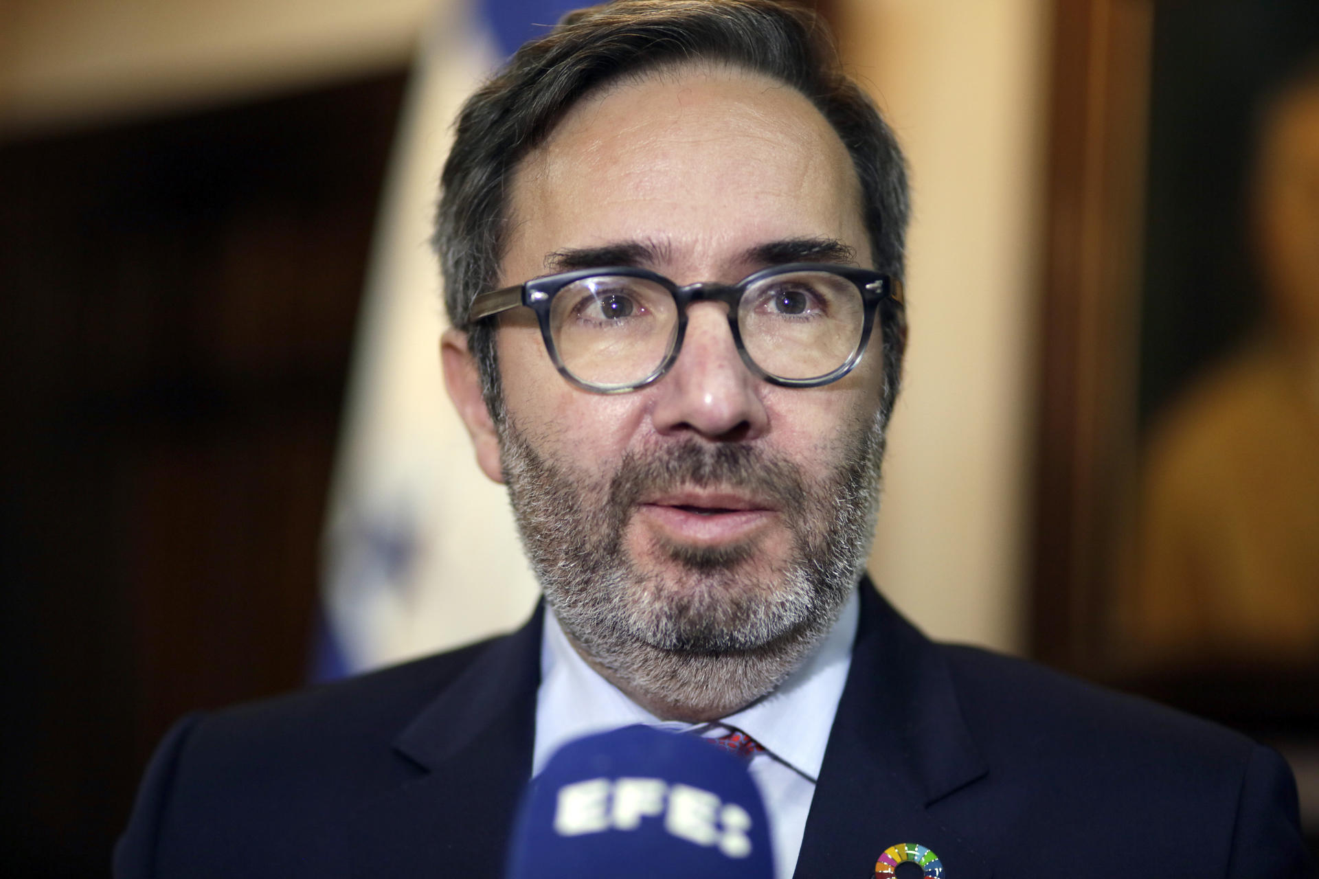 El director ejecutivo de la Oficina de las Naciones Unidas de Servicios para Proyectos (UNOPS), Jorge Moreira da Silva, habla en una entrevista con EFE este jueves, en Tegucigalpa (Honduras). EFE/ Gustavo Amador