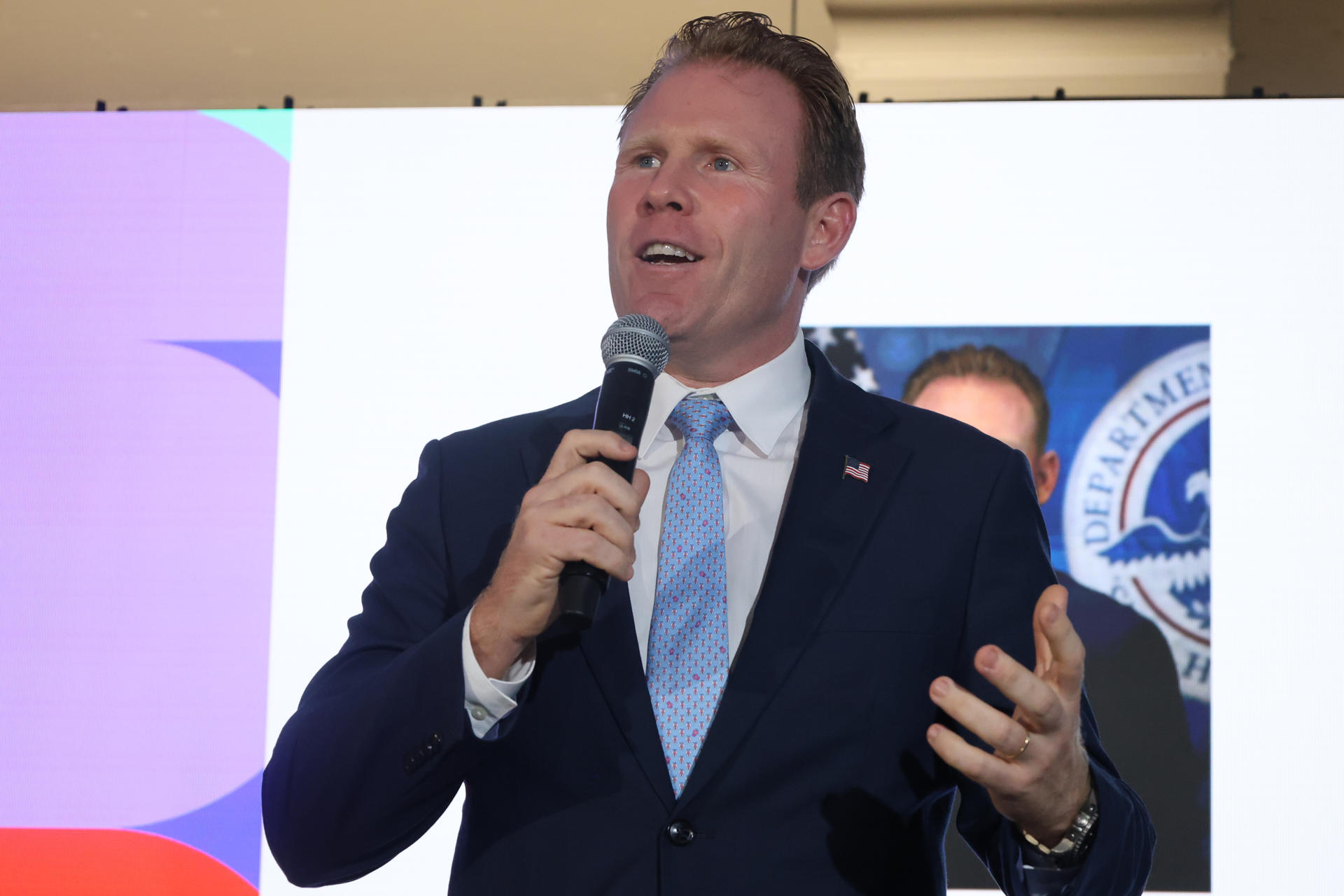 Fotografía de archivo del director del Grupo de Trabajo de la Casa Blanca para el Mundial, Andrew Giuliani, quien este martes atribuyó a una "razón de peso", que no precisó, la prohibición de ingreso en Estados Unidos del árbitro somalí Omar Abdulkadir Artan.  EFE/ Octavio Guzmán.