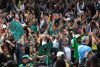 Fotografía del 6 de junio de 2026, de personas realizando una ola humana (movimiento masivo de aficionados), en una de las principales avenidas de la Ciudad de México (México). EFE/Madla Hartz