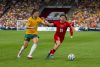 Alessandro Circati de Australia y Ferdi Kadioglu de Turquía en acción durante la primera mitad del partido de la fase de grupos de la Copa Mundial de la FIFA 2026 entre Australia y Turquía, Vancouver, Canadá. EFE/EPA/BOB FRID