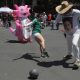 Familiares de personas desaparecidas juegan fútbol durante una manifestación este domingo, en Ciudad de México (México). EFE/Mario Guzmán