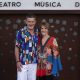 El actor Antonio Banderas y la actriz estadounidense, Patti LuPone, en las puertas del Teatro del Soho Caixabank este martes donde mañana recibirá el premio Lux Ductor. EFE/Carlos Díaz