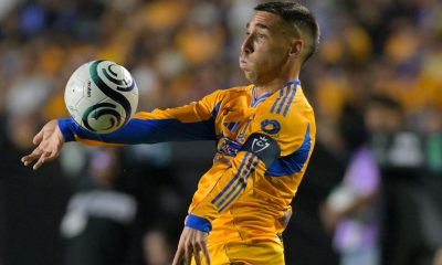 Fernando Gorriaran de Tigres controla el balón durante un partido en el estadio Universitario en San Nicolás de Los Garza (México). Imagen de archivo. EFE/Miguel Sierra