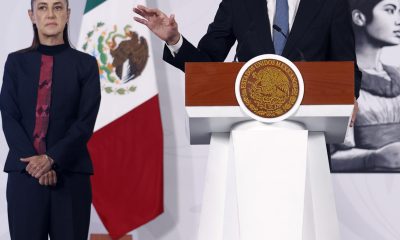 El canciller mexicano Roberto Velasco, habla este martes, durante una rueda de prensa de la presidenta Claudia Sheinbaum en Palacio Nacional de la Ciudad de México (México). EFE/Sáshenka Gutiérrez