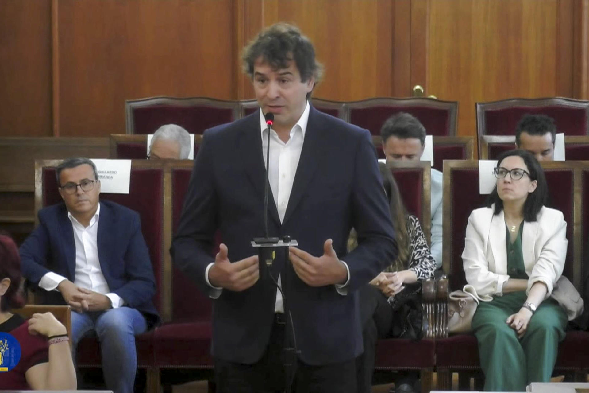 El músico David Sánchez, hermano del presidente del Gobierno español, declara en el juicio por sospechas de irregularidades en la adjudicación de un puesto de trabajo público. EFE/Captura señal de la Audiencia Provincial de Badajoz/SOLO USO EDITORIAL/SOLO DISPONIBLE PARA ILUSTRAR LA NOTICIA QUE ACOMPAÑA (CRÉDITO OBLIGATORIO)/ MEJOR CALIDAD DISPONIBLE