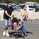 Fotografía tomada el pasado 30 de mayo en la que se captó a una pareja al caminar con un par de perros, llevados en un choche de bebés, durante la feria 'Expo Mascotas & Animales', en Santiago de Chile. EFE/Elvis González