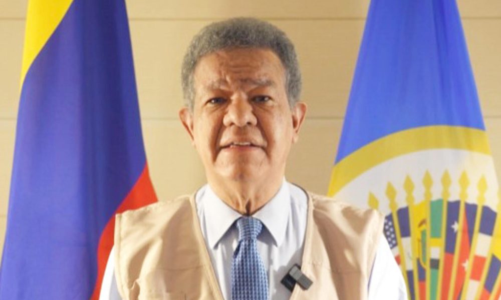 Captura de video tomada de la cuenta oficial en X de la Organización de los Estados Americanos (OEA), @OEA_oficial, que muestra al jefe de la Misión Electoral de la OEA, Leonel Fernández, durante declaraciones este lunes, en Bogotá (Colombia). EFE/ @OEA_oficial