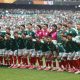 Jugadores de México forman este jueves, durante un partido del grupo A del Mundial de la FIFA 2026 entre México y Sudáfrica en el estadio Azteca de Ciudad de México (México). EFE/ Sashenka Gutiérrez