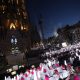 El papa León XIV asiste a un gran espectáculo de luz en homenaje a Antonio Gaudí, tras bendecir la Torre de Jesús al finalizar la misa celebrada en la Sagrada Familia, este miércoles en Barcelona dentro de la visita oficial del Papa a España. EFE/Alberto Estévez