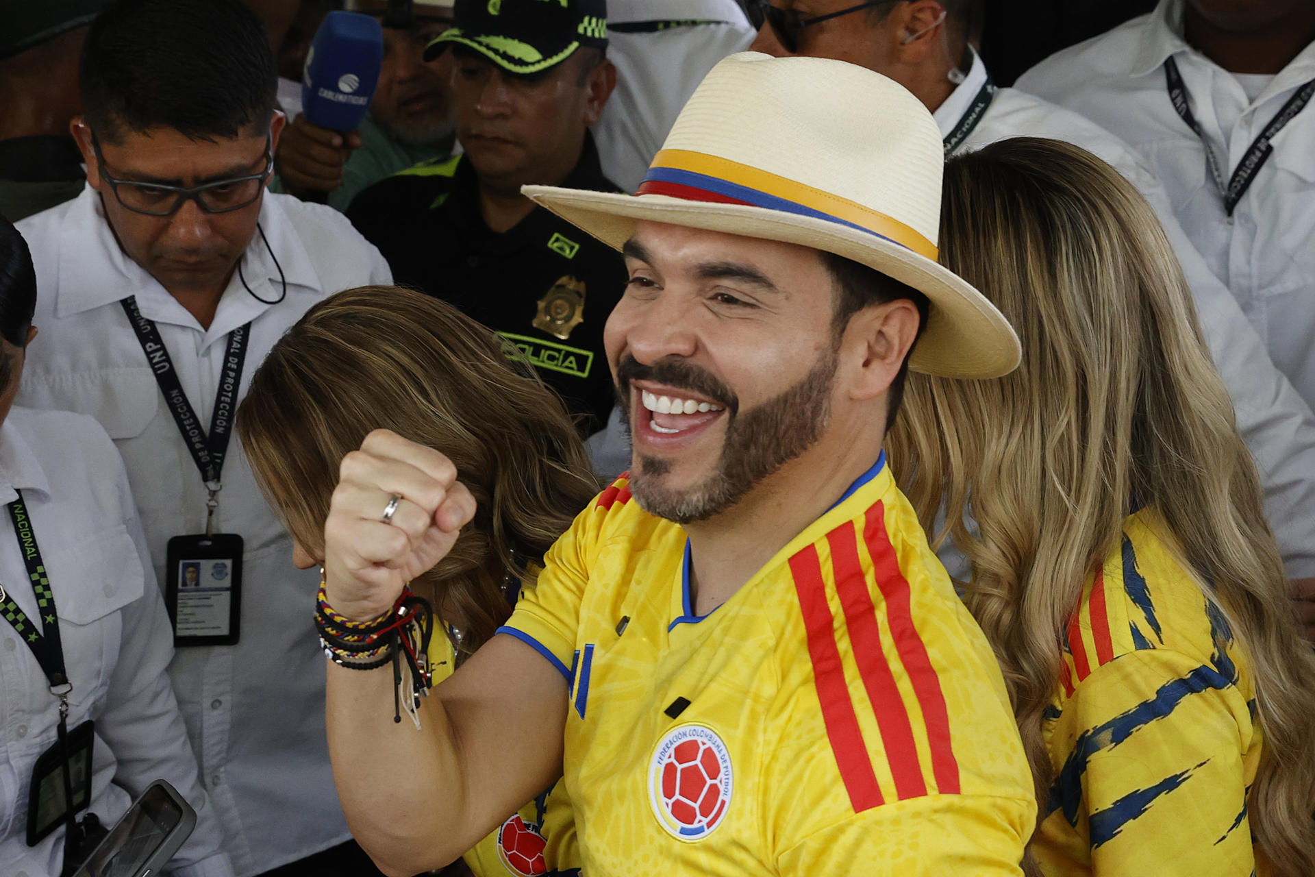 Fotografía del candidato a la presidencia de Colombia Abelardo de la Espriella reacciona en Barranquilla (Colombia).EFE/ Mauricio Dueñas Castañeda