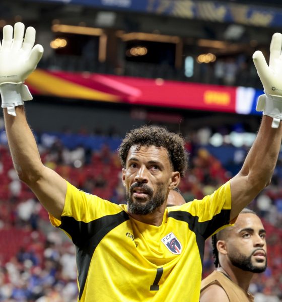 El portero Vozinha y la selección de Cabo Verde salen este domingo en busca de otra exhibición en el Mundial, esta vez ante una selección de Uruguay que necesita despejar dudas. EFE/Lavandeira Jr