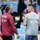 El seleccionador de Suiza, Murat Yakin (i), habla con el capitán de su equipo Granit Xhaka durante una práctica en San Diego. EFE/EPA/PETER KLAUNZER EDITORIAL USE ONLY