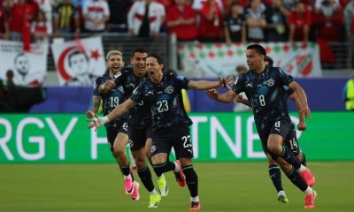 El jugador de Paraguay, Matías Galarza celebra su gol ante Turquía (c) durante el partido del grupo D del Mundial de la FIFA 2026 entre Turquía y Paraguay, en el estadio Levi´s en Santa Clara (Estados Unidos), este viernes. EFE/ Miguel Gutiérrez