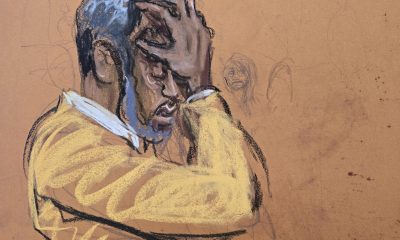 Fotografía de un dibujo realizado por la artista Jane Rosenberg donde aparece el rapero Sean Combs 'Diddy' (i) reaccionando al dar su declaración final ante el juez federal Arun Subramanian, durante el juicio realizado en un tribunal de Nueva York (EE.UU.). Imagen de archivo. EFE/Jane Rosenberg