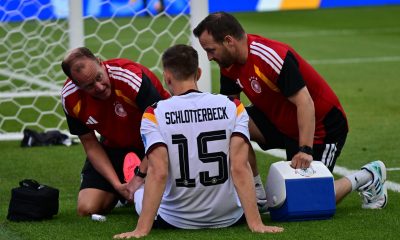 El internacional alemán Nico Schlotterbeck recibe atención médica tras lesionarse durante el partido disputado el 19 de junio entre su selección y Costa de Marfil, correspondiente al Mundial de Estados Unidos, México y Canadá. EFE/ EDUARDO LIMA