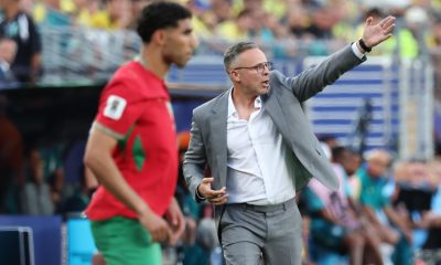 El seleccionador de Marruecos, Mohamed Ouahbi, da instrucciones durante el partido que su selección disputó contra Brasil en el Mundial de Estados Unidos, México y Canadá el 13 de junio. EFE/ Sebastiao Moreira