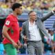 El seleccionador de Marruecos, Mohamed Ouahbi, da instrucciones durante el partido que su selección disputó contra Brasil en el Mundial de Estados Unidos, México y Canadá el 13 de junio. EFE/ Sebastiao Moreira