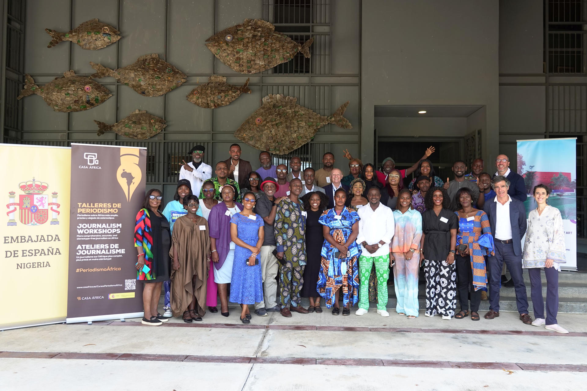 - Fotografía de familia de los participantes en un taller sobre periodismo cultural este martes en Lagos (Nigeria). El organismo público español Casa África y el Museo del Prado de Madrid, una de las mayores pinacotecas del mundo, han colaborado por primera vez para formar a periodistas culturales en el continente africano, una iniciativa que se ha plasmado en un taller celebrado en Lagos (Nigeria). EFE/ Casa África/YSMA/SÓLO USO EDITORIAL/SÓLO DISPONIBLE PARA ILUSTRAR LA NOTICIA QUE ACOMPAÑA (CRÉDITO OBLIGATORIO)