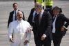 - El Papa León XIV y el Rey Felipe VI regresan del avión que debía llevar al pontífice de vuelta a Roma tras su viaje de siete días a España, debido a problemas técnicos que impidieron su despegue desde el aeropuerto de Los Rodeos, en la isla de Tenerife, Islas Canarias, el 12 de junio de 2026. EFE/ Alberto Valdes