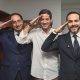 Fotografía cedida por la oficina de comunicaciones de Mauricio Gómez Amín, que muestra al candidato a la vicepresidencia, José Manuel Restrepo (i); al jefe de campaña, Mauricio Gómez Amín (c); y al candidato presidencial, Abelardo de la Espriella (d), posando, en Bogotá (Colombia). EFE/ Mauricio Gómez Amín