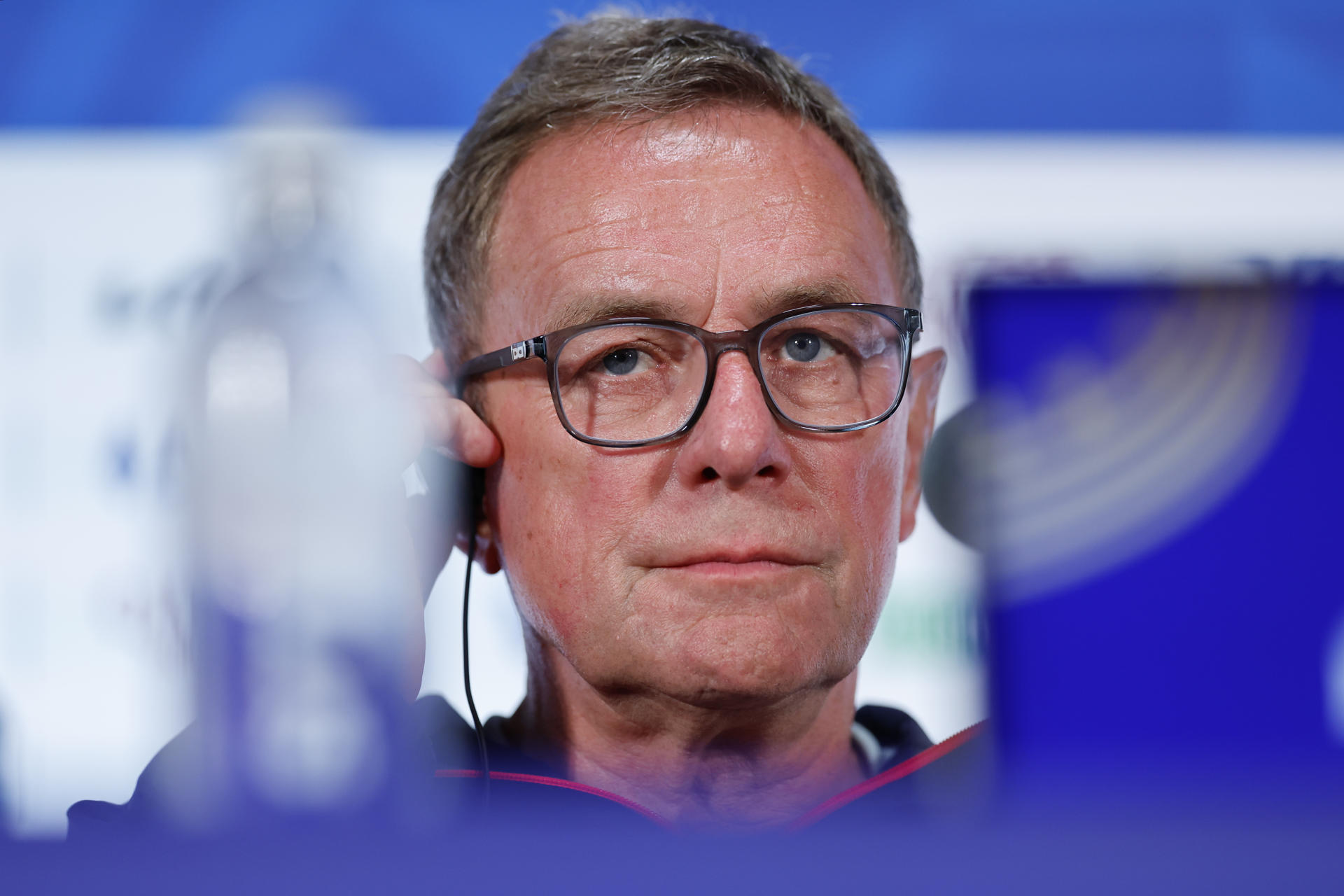 El seleccionador de Austria, Ralf Rangnick, reacciona en una rueda de prensa en el estadio AT&T en Dallas (EE.UU.). EFE/ Mariscal