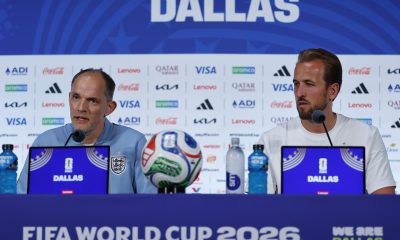El seleccionador de Inglaterra Thomas Tuchel (i) y Harry Kane participan en una rueda de prensa en Dallas, antes del juego ante Croacia. EFE/Mariscal
