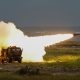TAICHUNG (Taiwán), 10/06/2026.- El sistema HIMARS (Sistema de Cohetes de Artillería de Alta Movilidad) de fabricación estadounidense del ejército taiwanés dispara durante un ejercicio de tiro de artillería pesada y verificación de reemplazo de armas nuevas en Taichung, Taiwán, el 10 de junio de 2026. 
EFE/EPA/RITCHIE B. TONGO