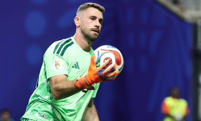 El portero de la selección española, Unai Simón, en acción durante el partido de la fase de grupos de la Copa Mundial de la FIFA 2026 entre España y Arabia Saudita, en Atlanta, EE.UU.EFE/EPA/RONALD WITTEK