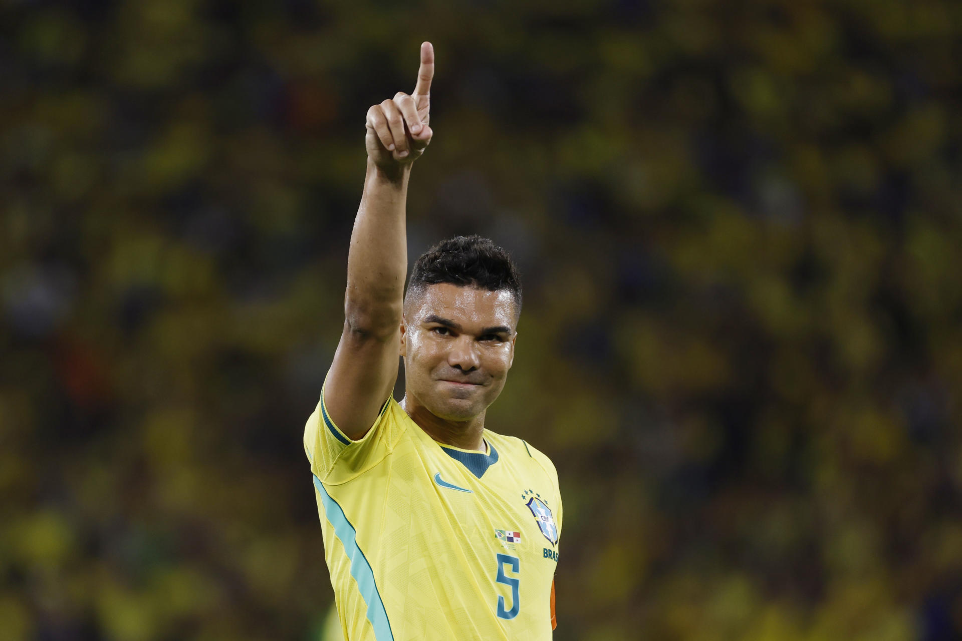 El mediocentro brasileño Casemiro admitió este domingo que la selección de su país pasó algunas dificultades en el partido amistoso contra la de Panamá, a pesar de la goleada por 6-2 obtenida en el estadio Maracaná de Río de Janeiro. EFE/ Antonio Lacerda