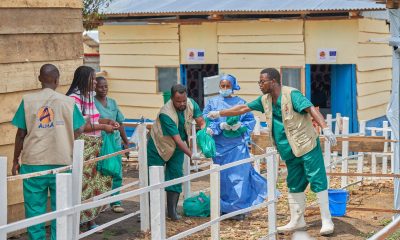 Personal médico en un centro de atención en Rwanpara, en Ituri, República Democrática del Congo, el 16 de junio de 2026. EFE/EPA/DIEUDONNE DIROLE