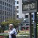 Un termómetro marca 44 º C este miércoles en Bilbao. EFE/Luis Tejido