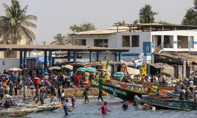 Imagen del puerto de Bargny (Senegal), desde donde miles de personas emprenden cada año una peligrosa ruta migratoria hacia Canarias, el pasado 4 de junio. EFE/Jérôme Favre