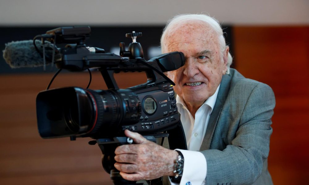 Fotografía de archivo que muestra al documentalista Demetrio Bilbatúa. EFE/José Méndez