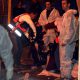 Imagen de archivo de médicos de emergencia atendiendo heridos tras un ataque. EPA/PAVEL WOLBERG