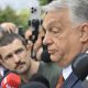 El líder del partido Fidesz y ex primer ministro, Viktor Orbán, habla con la prensa a su llegada al congreso de trabajo del partido de la oposición Fidesz en Budapest. EFE/EPA/Zoltan Mathe