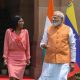NUEVA DELHI (India), 04/06/2026.- El primer ministro indio, Narendra Modi (derecha), conversa con la presidenta interina de Venezuela, Delcy Rodríguez (izquierda), antes de su reunión en la Casa Hyderabad en Nueva Delhi, India, el 4 de junio de 2026. 
EFE/EPA/RAJAT GUPTA