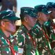 Yakarta (Indonesia), 10/06/2026.- (De izquierda a derecha) Los miembros de la inteligencia militar Edi Sudarko, Budhi Hariyanto Widhi, Nandala Dwi Prasetyo y Sami Lakka en la sala del tribunal durante la audiencia de su veredicto en el tribunal militar de Yakarta, Indonesia, el 10 de junio de 2026. 
EFE/EPA/MAST IRHAM